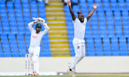 முதல் டெஸ்டில் 103 ரன்னுக்கு சுருண்டது வங்காளதேசம் - முதல் நாள் முடிவில் வெஸ்ட் இண்டீஸ் 95/2