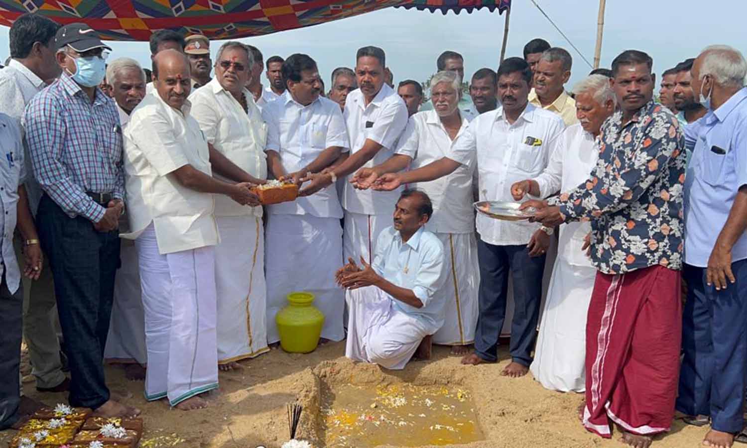 தூர்வாரும் பணி தூர்வாரும் பணி