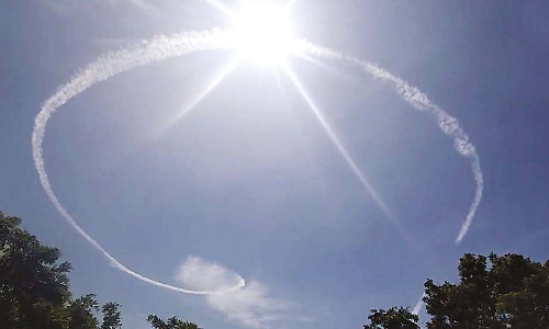 விண்ணை பிளந்த போர் விமானம் சத்தம் - பீதியில் உறைந்த பொதுமக்கள்