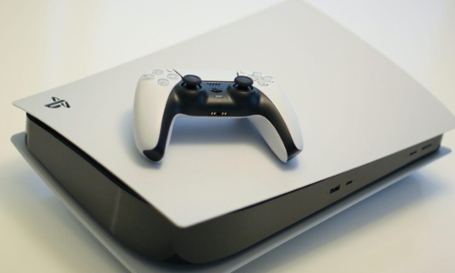 கண்ட்ரோலர் உடன் தயாராகிறது சோனி பிளே ஸ்டேஷன் 5 ப்ரோ