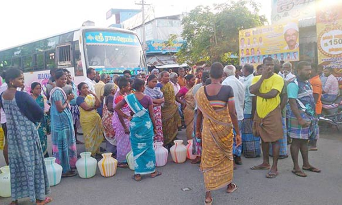 வேப்பந்தட்டையில் குடிநீர் கேட்டு பொது மக்கள் சாலை மறியல்