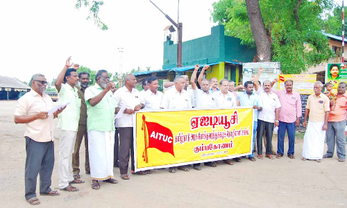 போக்குவரத்து தொழிற்சங்கத்தினர் ஆர்ப்பாட்டம்