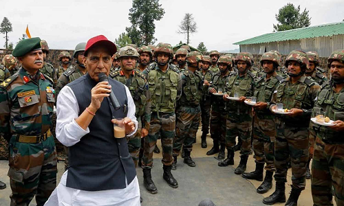 இளைஞர்கள் மீது அக்கறை காரணமாகவே அக்னிபாத் திட்டத்தில் வயது தளர்வு -  பாதுகாப்புத்துறை மந்திரி