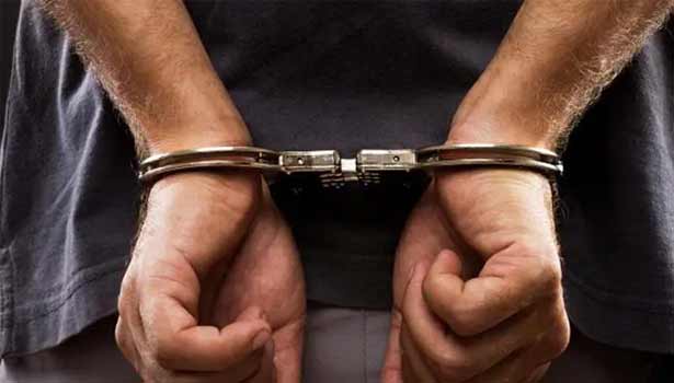 ஓமலூர் அருகே 2 பேர் கைது ஓமலூர் அருகே 2 பேர் கைது