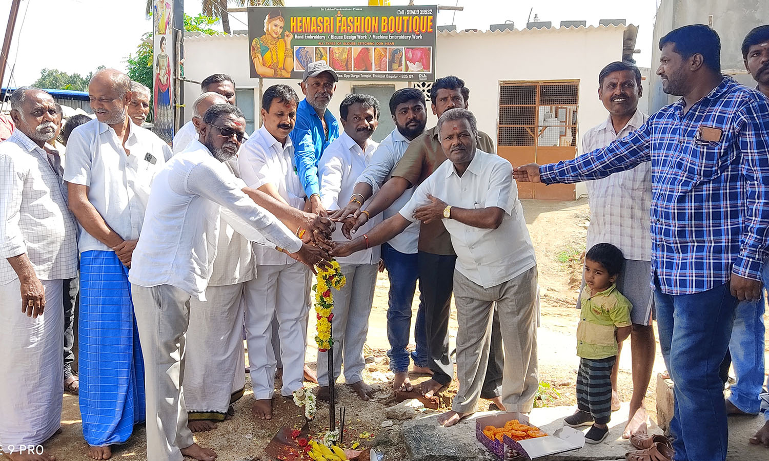 பாகலூரில் கழிவுநீர் கால்வாய் மற்றும் வடிகால் தொட்டிகள் அமைக்கும் பணி பாகலூரில் கழிவுநீர் கால்வாய் மற்றும் வடிகால் தொட்டிகள் அமைக்கும் பணி