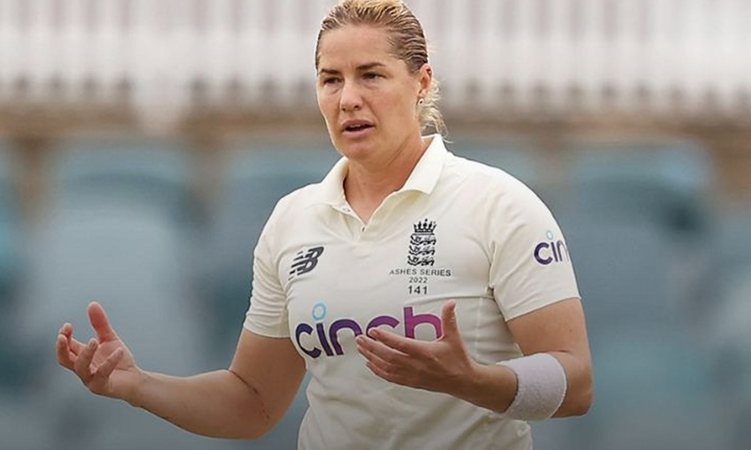 டெஸ்ட் கிரிக்கெட்டில் இருந்து இங்கிலாந்து வீராங்கனை கேத்ரின் ப்ரண்ட் ஓய்வு டெஸ்ட் கிரிக்கெட்டில் இருந்து இங்கிலாந்து வீராங்கனை கேத்ரின் ப்ரண்ட் ஓய்வு