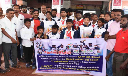 தேசிய களரி போட்டியில் வெற்றி பெற்ற  மாணவர்களுக்க திருப்பூரில் உற்சாக வரவேற்பு