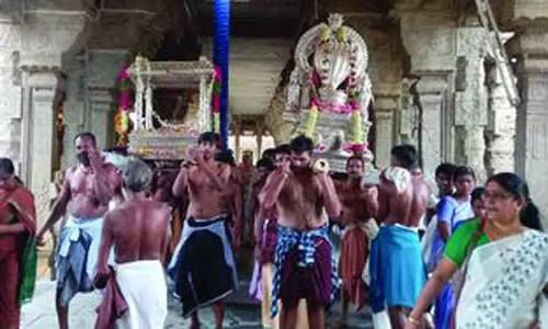 ஆதிகேசவ பெருமாள் கோவிலுக்கு ரூ.15 லட்சத்தில் வெள்ளி வாகனங்கள்