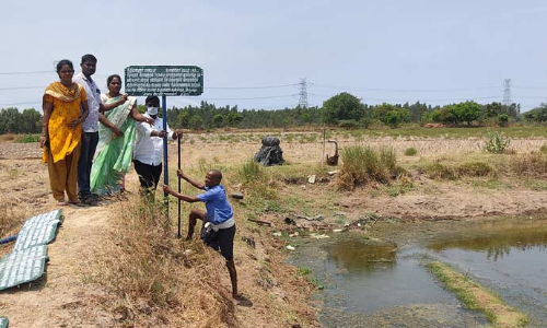சோழவரம் அருகே குளக்கரை பகுதியில் ஆக்கிரமிப்பு அகற்றம்