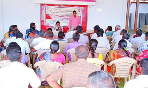 சிறுநல்லிகோயில் கிராம விவசாயிகளுக்கு நுண்ணீர் பாசனம் குறித்த பயிற்சி