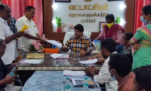 பொன்னேரியில் ஜமாபந்தி: பொதுமக்களுக்கு வீட்டுமனை பட்டா வழங்கப்பட்டது