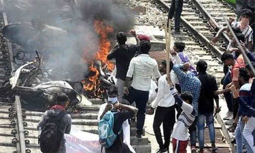 அக்னிபாத் வன்முறை 15 மாநிலங்களில் பரவியது-தீ வைப்பில் மேலும் ஒருவர் பலி