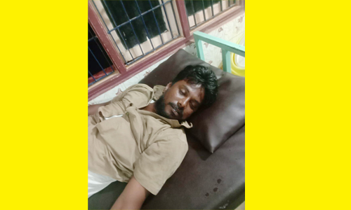 அரசு வேலை வழங்கக்கோரி சாலை மறியல்