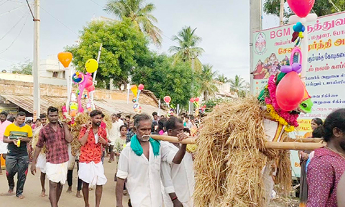 277 புரவிகளுடன் நேர்த்திக்கடன் செலுத்தி கிராம மக்கள் வழிபாடு