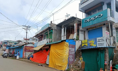 மஞ்சூரில் கடைகள் அடைப்பு