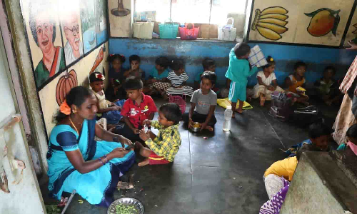 திருப்பூர் அங்கன்வாடி மையங்களில் மின்வசதியின்றி தவிக்கும் குழந்தைகள்