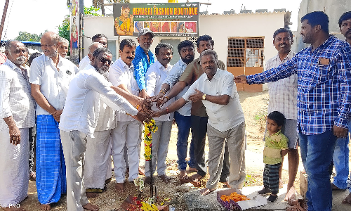 பாகலூரில்  கழிவுநீர் கால்வாய் மற்றும் வடிகால் தொட்டிகள் அமைக்கும் பணி