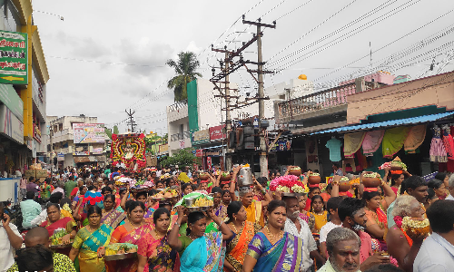 காவேரிப்பட்டணம்  மாரியம்மன், சாமுண்டி அம்மன் ஊர் பண்டிகை தொடக்கம்