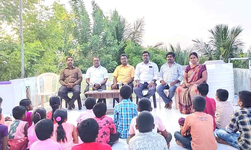 வாசிப்பு மாரத்தான் போட்டியில் பங்கேற்ற மாணவர்களுக்கு பரிசு