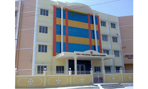 விபத்தில் பலியானவர்களின் உறவினர்கள் அரசு மருத்துவமனை முன்பு மறியல்- பரபரப்பு