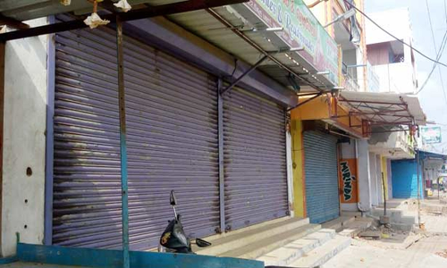 தக்கோலத்தில் மணல் குவாரியை எதிர்த்து முழு கடையடைப்பு