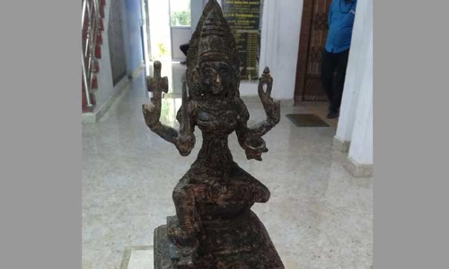 குளத்தை தூர்வாரிய போது அரிய சிலை கண்டெடுப்பு- 5 ஆண்டுகளுக்கு முன்பு மாயமானது