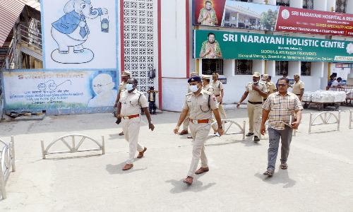 வேலூர் - காட்பாடி ரெயில் நிலையத்தில் போலீஸ் குவிப்பு