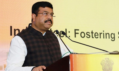 பள்ளிப் பாடத் திட்டத்தில் யோகா- மத்திய கல்வி மந்திரி தர்மேந்திர பிரதான் பரிந்துரை