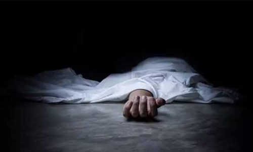 குடிபோதையில் பாலத்தில் அமர்ந்திருந்த வாலிபர் பள்ளத்தில் தவறி விழுந்து சாவு