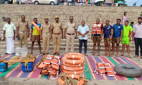 கொடுமுடி காவிரி ஆற்றில் தீயணைப்பு துறையினர் செயல் விளக்க பயிற்சி