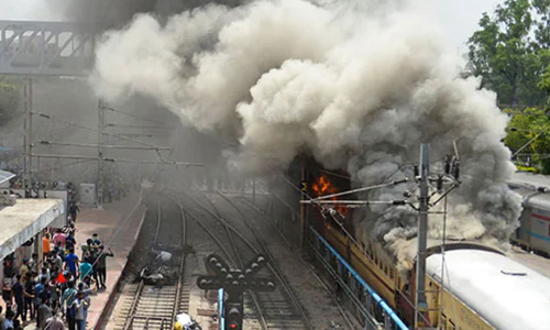 அக்னிபாத் திட்டத்துக்கு எதிர்ப்பு- 4 நாள் வன்முறையால் ரெயில்வேக்கு ரூ.700 கோடி இழப்பு