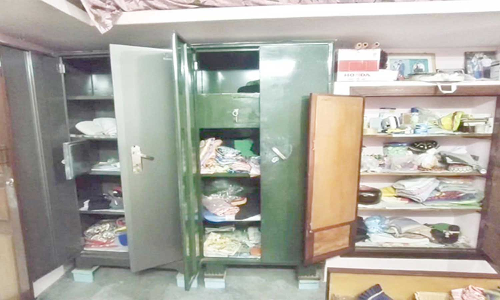 வீட்டின் பூட்டை உடைத்து நகை, பணம் திருட்டு