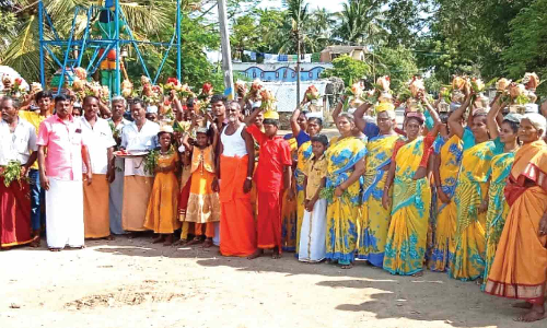 பெண்கள் 208 பால்குட ஊர்வலம்