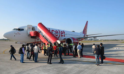 பாட்னாவில் இருந்து டெல்லி சென்ற விமானத்தில் என்ஜின் கோளாறு- அவசரமாக தரையிறக்கப்பட்டது