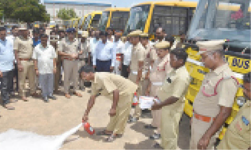 அனுமதிபெறாத வாகனங்கள் பள்ளியின் பயன்பாட்டுக்கு  பயன்படுத்துவது கண்டறிந்தால் பறிமுதல்: விழுப்புரம் கலெக்டர் எச்சரிக்கை