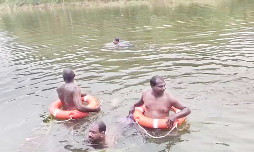 ஆற்றில் அடித்து செல்லப்பட்ட மாணவனை தேடும் பணி தீவிரம்