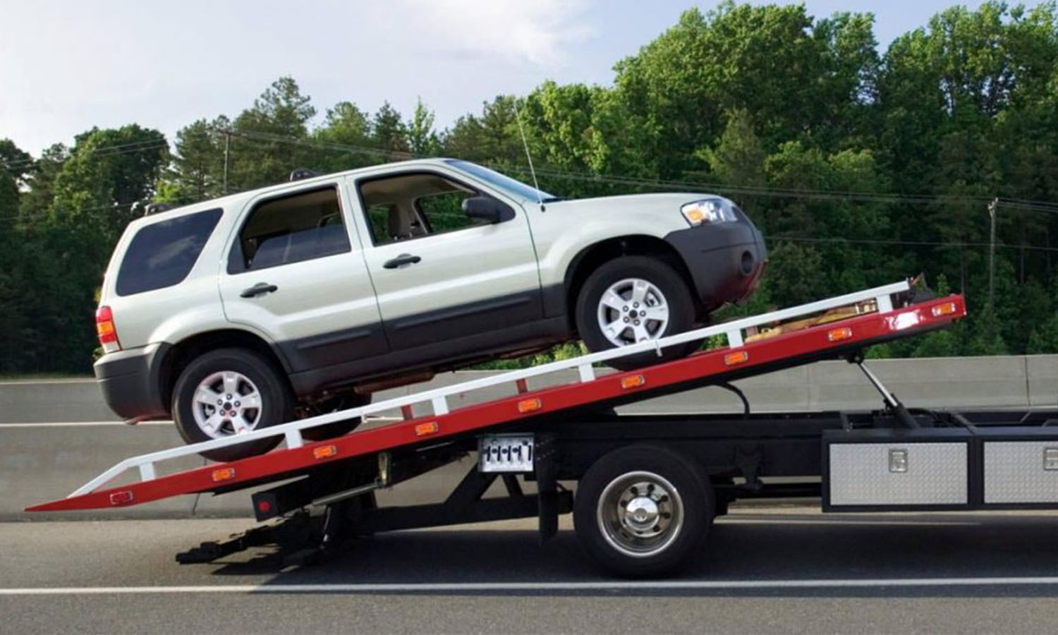 வேப்பனப்பள்ளி அருகே கேட்பாரற்று நின்றிருந்த கார் பறிமுதல் வேப்பனப்பள்ளி அருகே கேட்பாரற்று நின்றிருந்த கார் பறிமுதல்