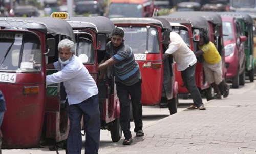 இலங்கையில் இன்று முதல் அரசு அலுவலகங்கள், பள்ளிகள் மூடல்
