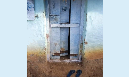 மஞ்சூர் அருகே 2 வீடுகளில் புகுந்து அரிசி, தின்பண்டங்களை ருசித்த கரடி- பொதுமக்கள் அச்சம்