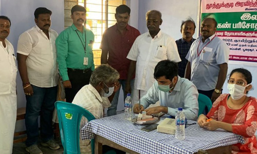 ஆறுமுகநேரியில் கண் பரிசோதனை முகாம்