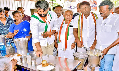 நாடு பிளவுபடாமல் தடுக்க அனைத்து மக்களும் ஒன்றுபட்டு  காங்கிரசை ஆதரிக்க வேண்டும்- ஊர்வசி அமிர்தராஜ் எம்.எல்.ஏ. பேச்சு