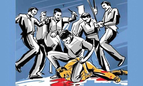 வேலூர் பழைய பஸ் நிலையத்தில் தாறுமாறாக லாரியை ஓட்டிய டிரைவருக்கு தர்ம அடி