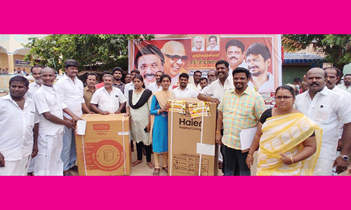 கோலப்போட்டியில் வெற்றி பெற்றவர்களுக்கு பரிசு