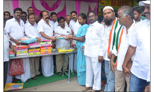 கிருஷ்ணகிரியில்  நலத்திட்ட உதவிகள் வழங்கும் விழா