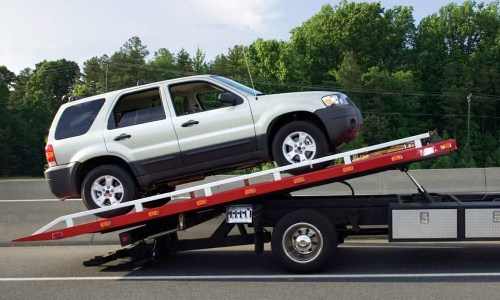 வேப்பனப்பள்ளி அருகே  கேட்பாரற்று நின்றிருந்த கார் பறிமுதல்