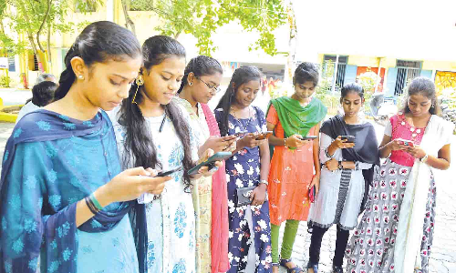 திருப்பூர் மாவட்டத்தில் 12-ம் வகுப்பு பொதுத்தேர்வில்   96.57 சதவீதம் பேர் தேர்ச்சி: 10-ம் வகுப்பில் 88.46 சதவீதம் பேர் தேர்ச்சி