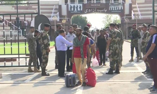 பாகிஸ்தான் சிறையிலிருந்த இந்திய மீனவர்கள் 20 பேர் வாகா எல்லையில் ஒப்படைப்பு