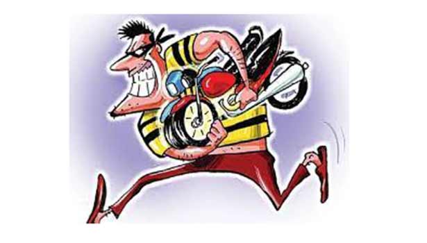 கோவிலில் நிறுத்திய இருசக்கர வாகனம் திருட்டு கோவிலில் நிறுத்திய இருசக்கர வாகனம் திருட்டு