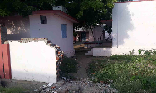 குப்பாண்டம்பாளையம் அரசு பள்ளியில் சுற்றுச்சுவர் கட்ட கோரிக்கை