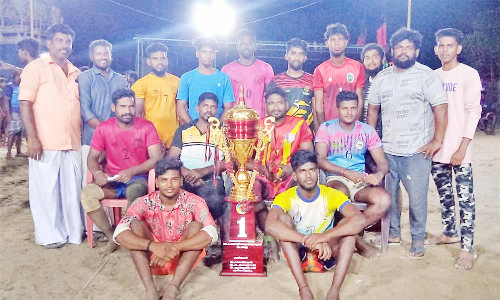 கபடி போட்டியில் சுழற்கோப்பை வென்று நாகை அணியினர் முதலிடம்